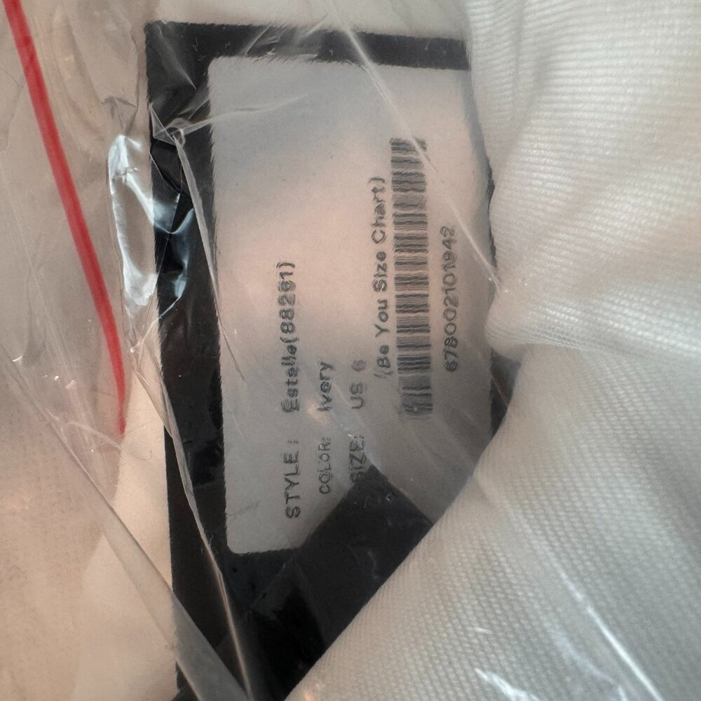 New Wedding Dress (Justin Alexander Size 6) - Picture 3 of 4